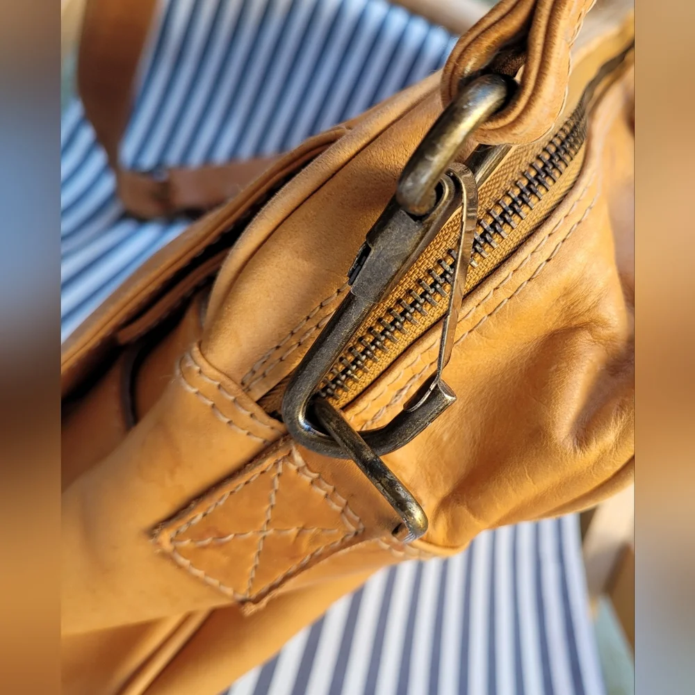 Vintage Nature Company Great Naturalist Collection Tan Leather Messenger Bag